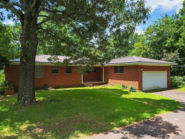 302 Wildwood Dr, Daingerfield, TX 75638 - photo 2