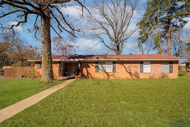 view of front facade featuring a front yard