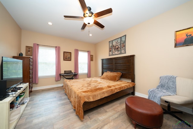 bedroom featuring light wood-style flooring, baseboards, ceiling fan, and recessed lighting