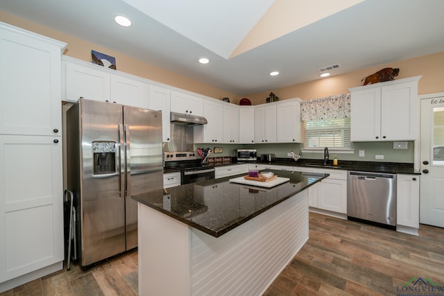 kitchen with visible vents, stainless steel appliances, under cabinet range hood, white cabinetry, and a sink