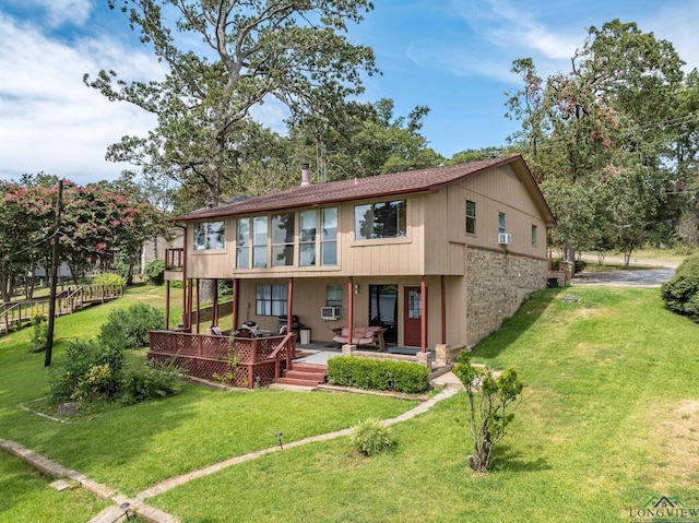 view of front of house with a front yard