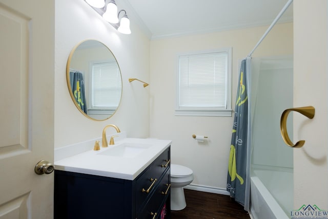 500 Jasper Dr, Marshall, TX 75672 - full bath featuring crown molding, vanity, toilet, baseboards, and wood finished floors