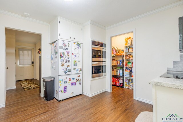 500 Jasper Dr, Marshall, TX 75672 - kitchen with double oven, freestanding refrigerator, light wood finished floors, and crown molding