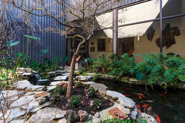 view of yard featuring a small pond