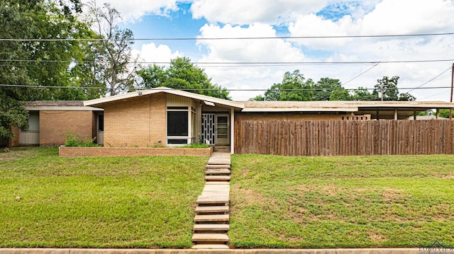 view of front of property with a front lawn