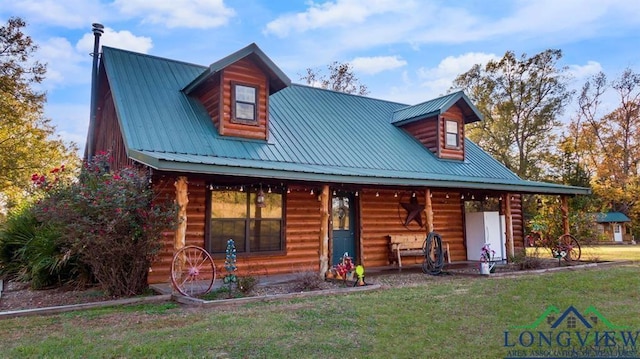 log home featuring a front lawn