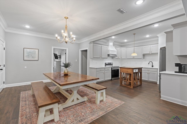 223 Circle Ridge Dr, Gilmer, TX 75645 - dining room featuring a chandelier, dark wood finished floors, ornamental molding, recessed lighting, and baseboards