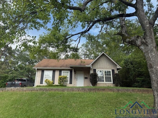 42 Wingwood Ter, Marshall, TX 75670 - ranch-style house with a front lawn