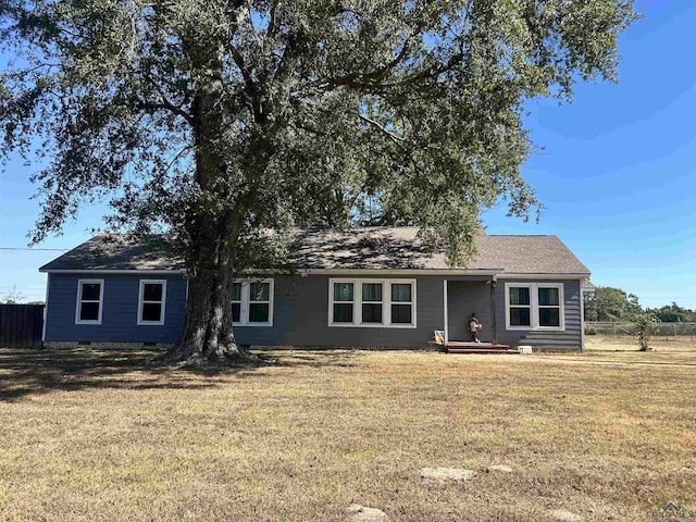 single story home featuring a front yard