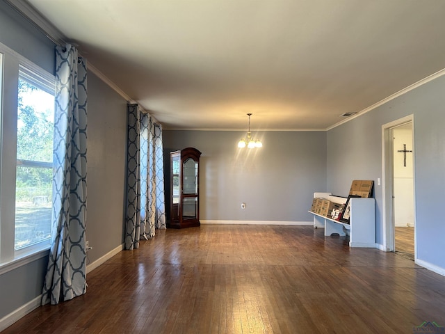 unfurnished room with crown molding, dark wood-type flooring, and a chandelier