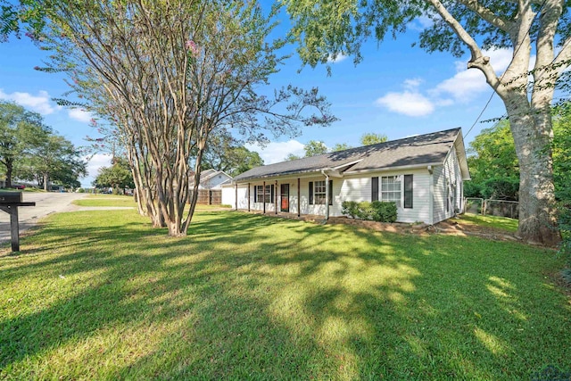 view of front of property featuring a front lawn and covered porch