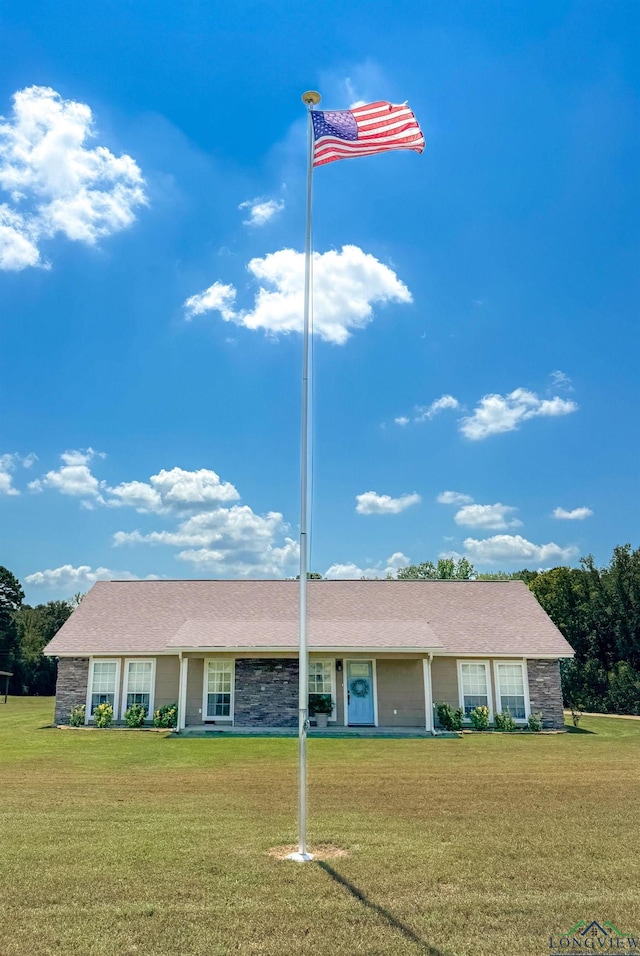 single story home with a front yard