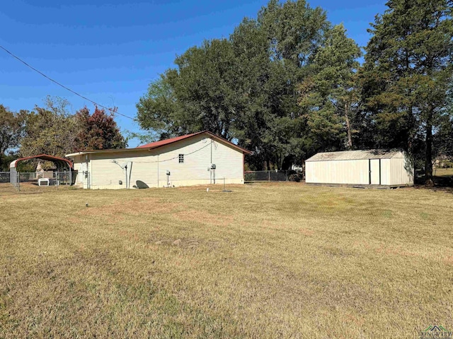 view of yard with a storage shed