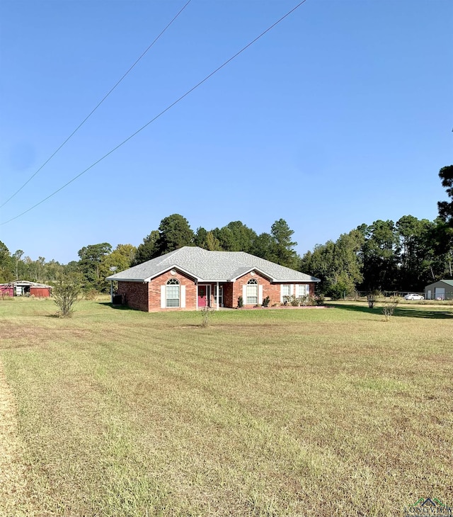 single story home featuring a front lawn