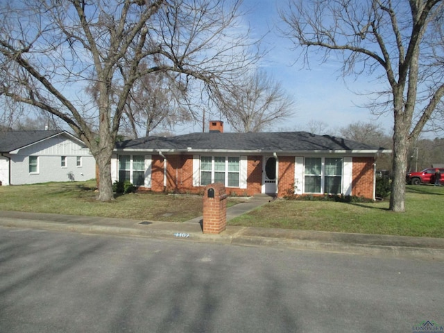 single story home featuring a front lawn