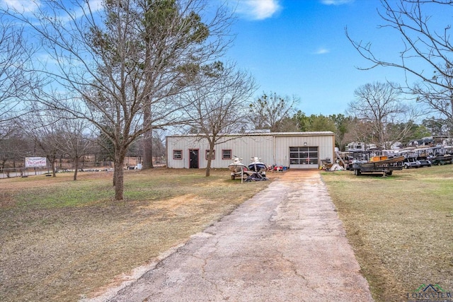 manufactured / mobile home featuring aphalt driveway and a front lawn