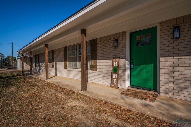 property entrance with covered porch