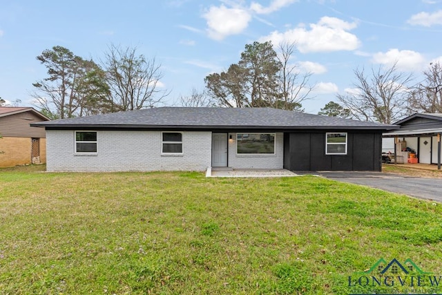 ranch-style house with a front yard