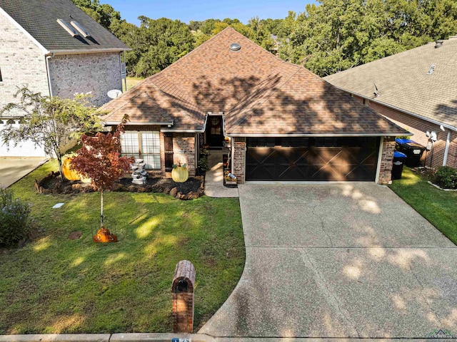 view of front of home featuring a garage and a front yard