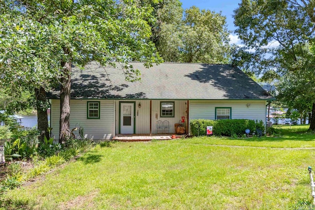 view of front of property featuring covered porch and a front lawn