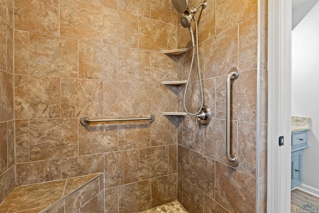 1001 Towne Lake Dr, Longview, TX 75601 - bathroom featuring tiled shower