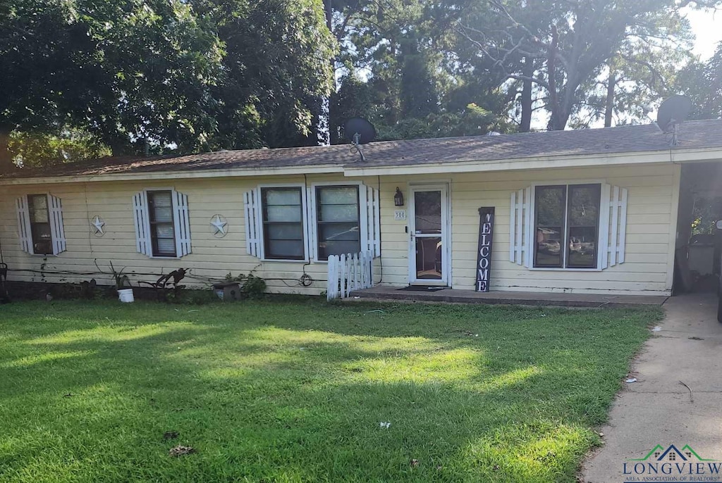 ranch-style house with a front yard