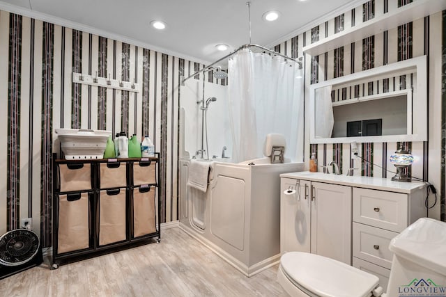 bathroom with crown molding, a shower with curtain, wood finished floors, and wallpapered walls