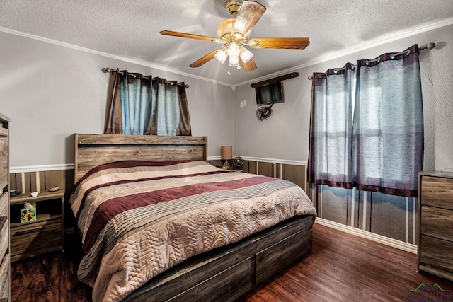 bedroom featuring a textured ceiling, ceiling fan, ornamental molding, and wood finished floors