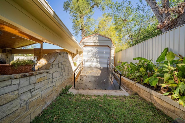 view of yard with a garage and an outdoor structure