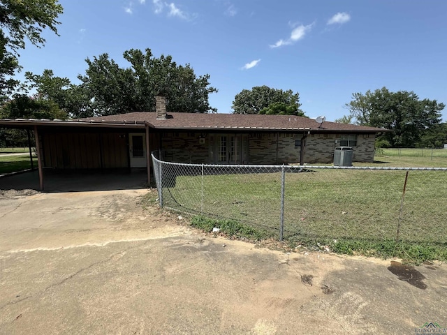 view of front of home featuring driveway, a carport, a front yard, and fence