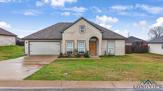 view of front of house featuring a front yard and a garage