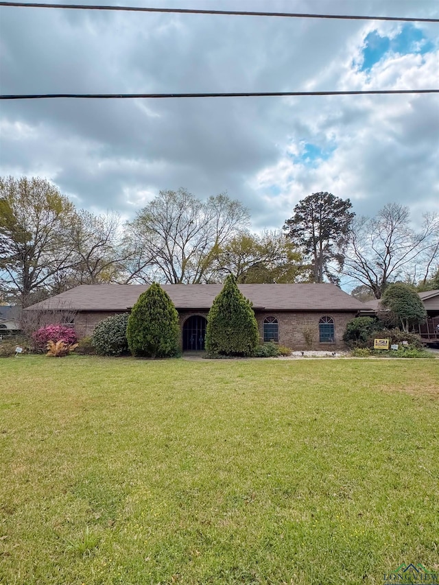 300 Delwood Dr, Longview, TX 75605 - view of front of home featuring a front yard