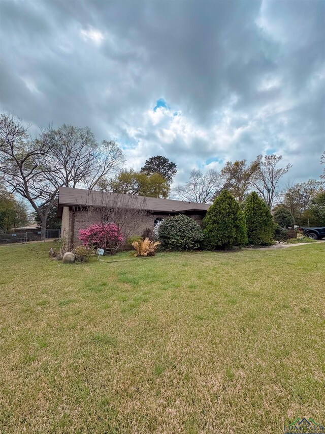 300 Delwood Dr, Longview, TX 75605 - view of yard