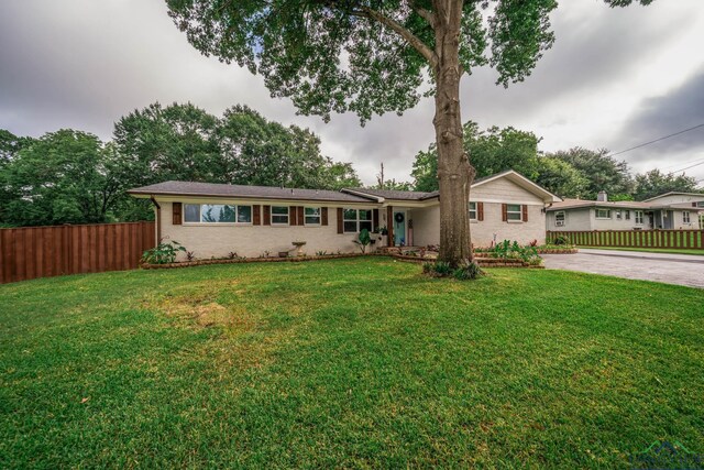 207 E Hillcrest St, White Oak, TX 75693 - photo 4