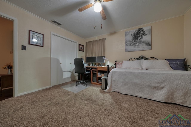 bedroom featuring crown molding, carpet floors, and a closet