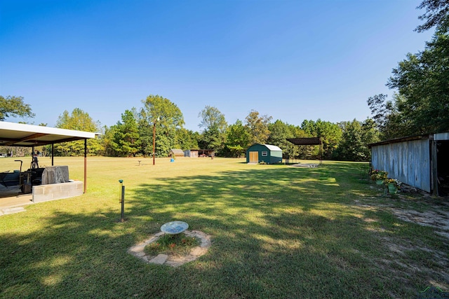 view of yard featuring a storage unit