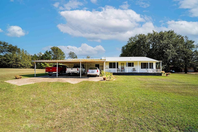 view of front of property featuring covered porch and a front yard