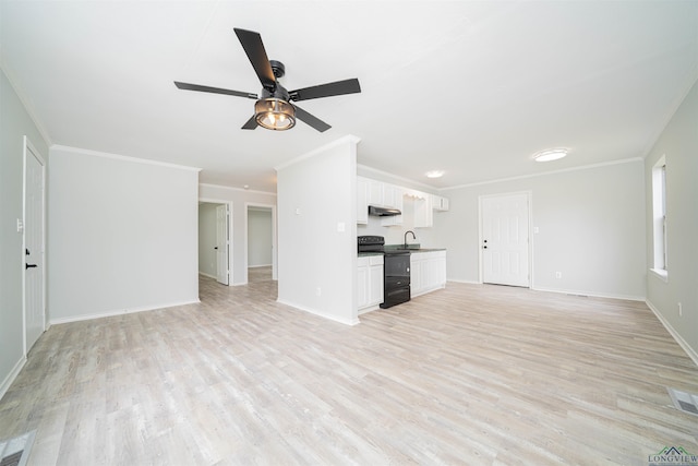 100 Dickson Ct, Kilgore, TX 75662 - unfurnished living room featuring ceiling fan, a sink, light wood-style floors, crown molding, and baseboards