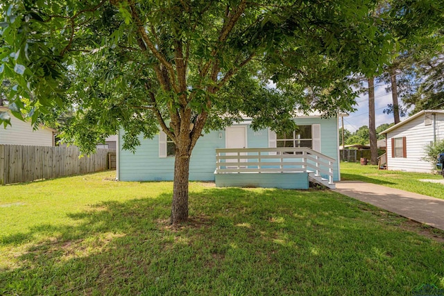 100 Dickson Ct, Kilgore, TX 75662 - view of obstructed view of property