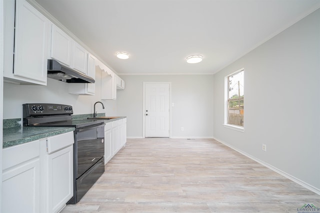 100 Dickson Ct, Kilgore, TX 75662 - kitchen featuring under cabinet range hood, electric range, a sink, ornamental molding, and white cabinets