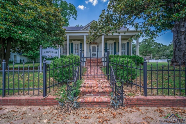 view of front of house with covered porch