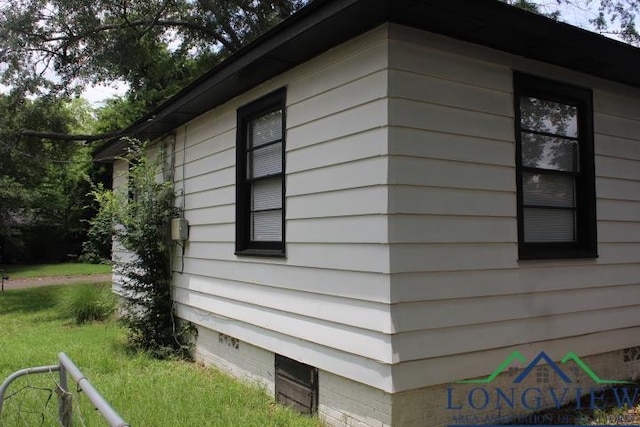 1212 N Edwards St, Gladewater, TX 75647 - view of side of home with crawl space