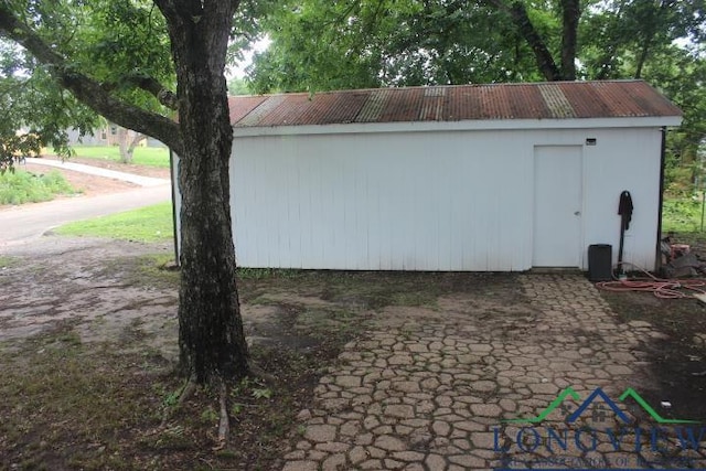 1212 N Edwards St, Gladewater, TX 75647 - view of garage