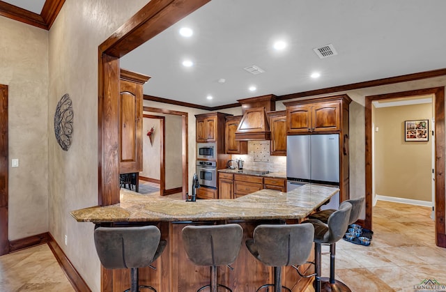 kitchen featuring kitchen peninsula, crown molding, a breakfast bar area, stainless steel appliances, and custom range hood