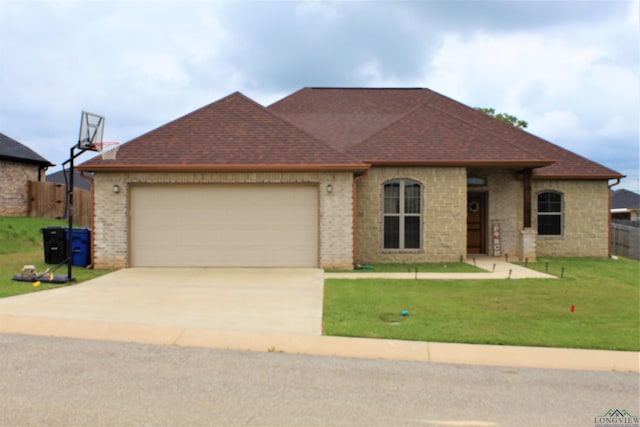 view of front of property featuring a front yard and a garage