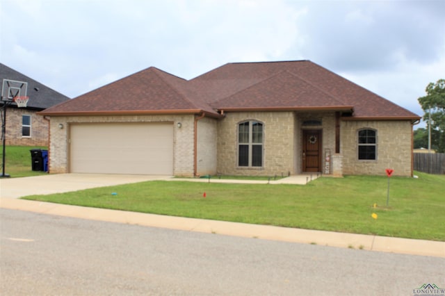 view of front of property featuring a front lawn and a garage