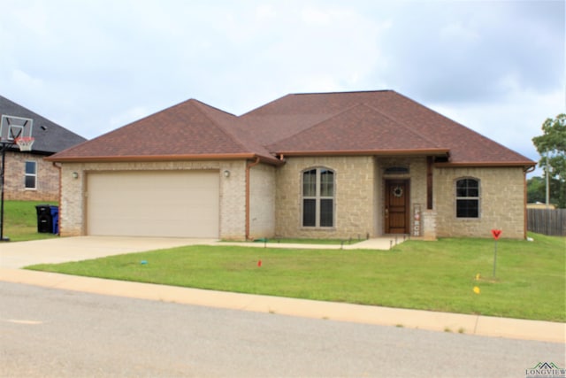 view of front of home featuring a front yard and a garage