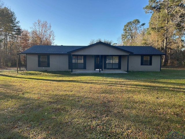 single story home featuring a front lawn