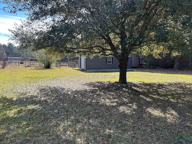 view of yard featuring a storage unit