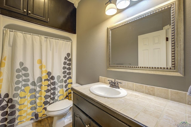 36 Briarwood Cir, Texarkana, TX 75503 - bathroom featuring toilet, vanity, curtained shower, and wood finished floors